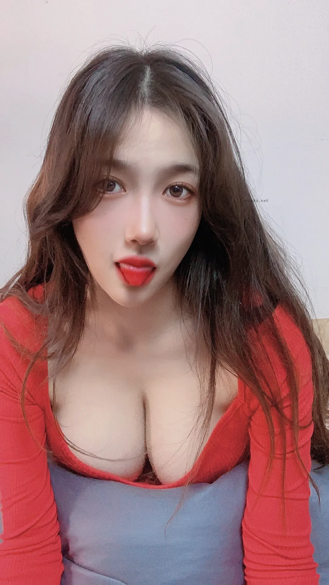 可可西yyy – 红色深V黑丝【28P】